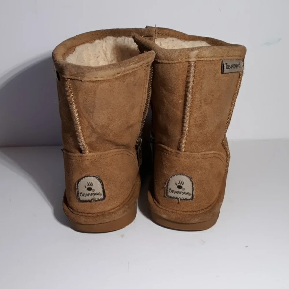Bearpaw girls sz 11 fuzzy boots